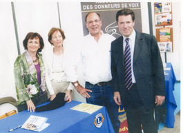 Bénévoles de la Bibliothèque Sonore de Nice avec le maire de Nice avec Monsieur Christian Estrosi, maire de Nice
